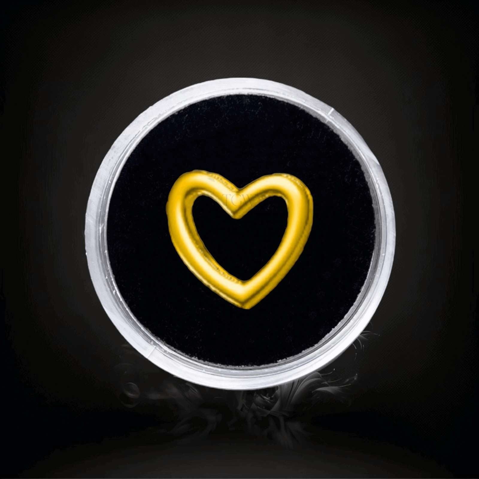 Design : Coeur en contour  Couleur :    Or jaune Matériel : Or 18 carats   Dimensions : 4.6x5mm  Épaisseur ：0.5mm