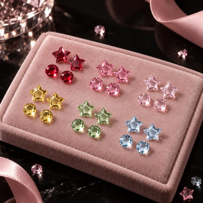 Assortiment de bijoux dentaires en strass de formes variées.