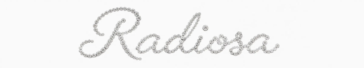 Assortiment de bijoux dentaires Radiosa de formes variées.